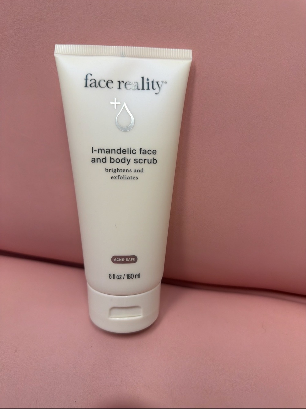 face reality I-mandelic Face & Body Scrub — White